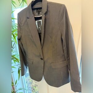 Worthington Gray suit with matching blazer and skirt. New with tags size 14